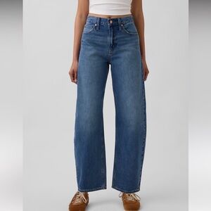 GAP Women's barrel jeans in Medium Blue Wash